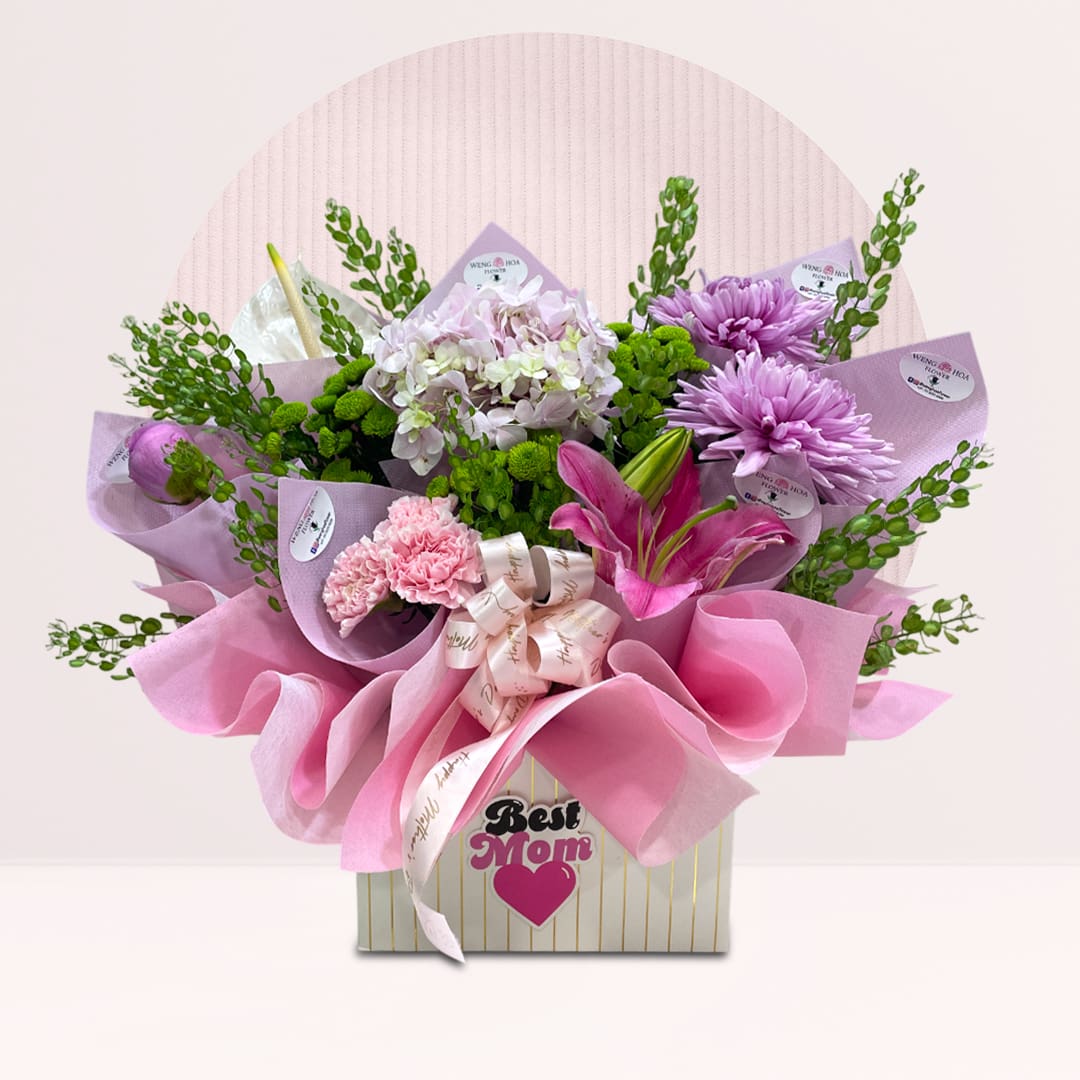 1 130 Pastel flower centrepiece arranged as an elegant gift for Mum.