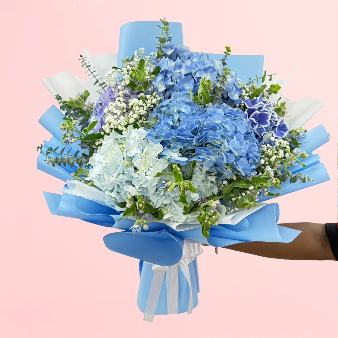 blue-hydrangea-rose-bouquet_01