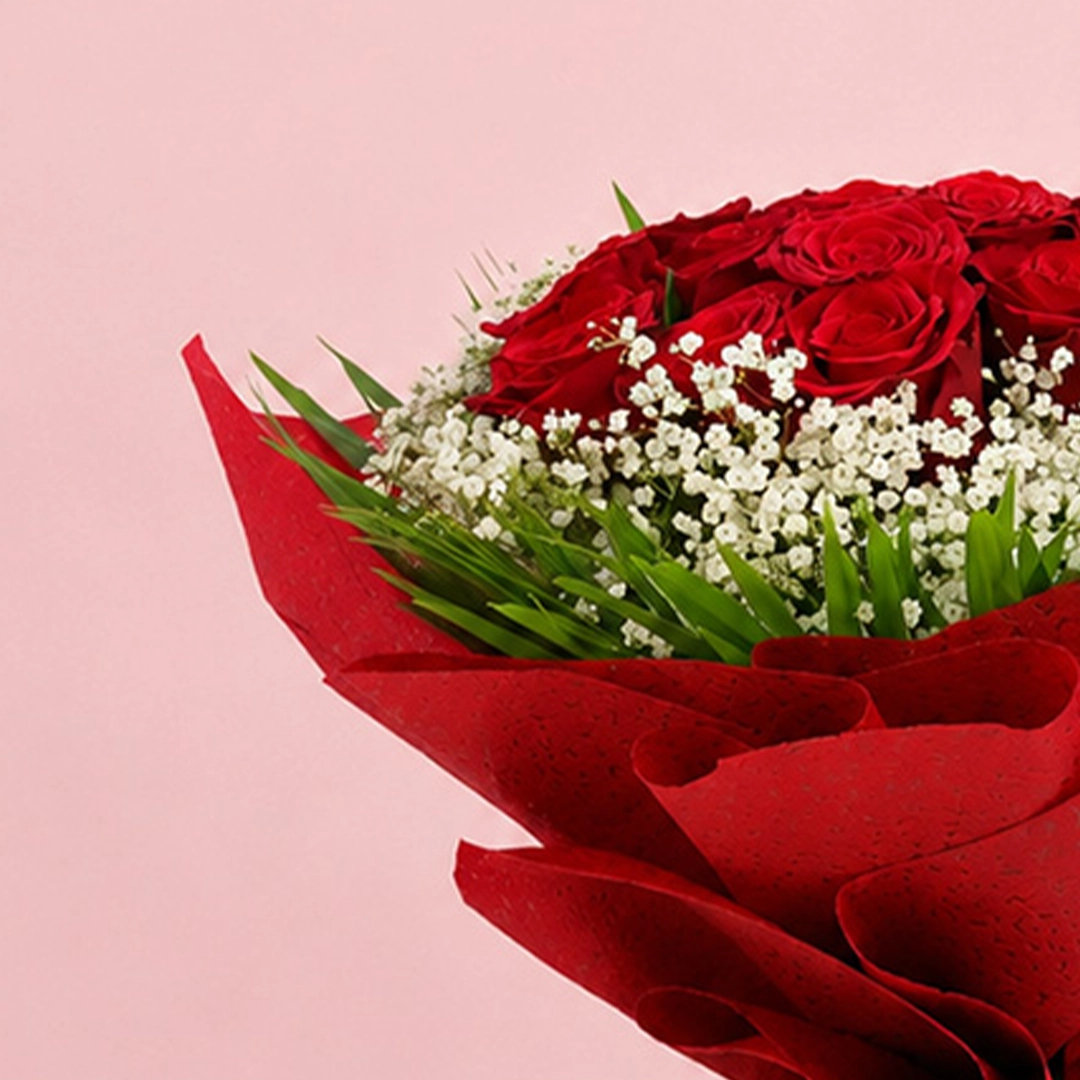 10-red-roses-with-heart-balloon_02
