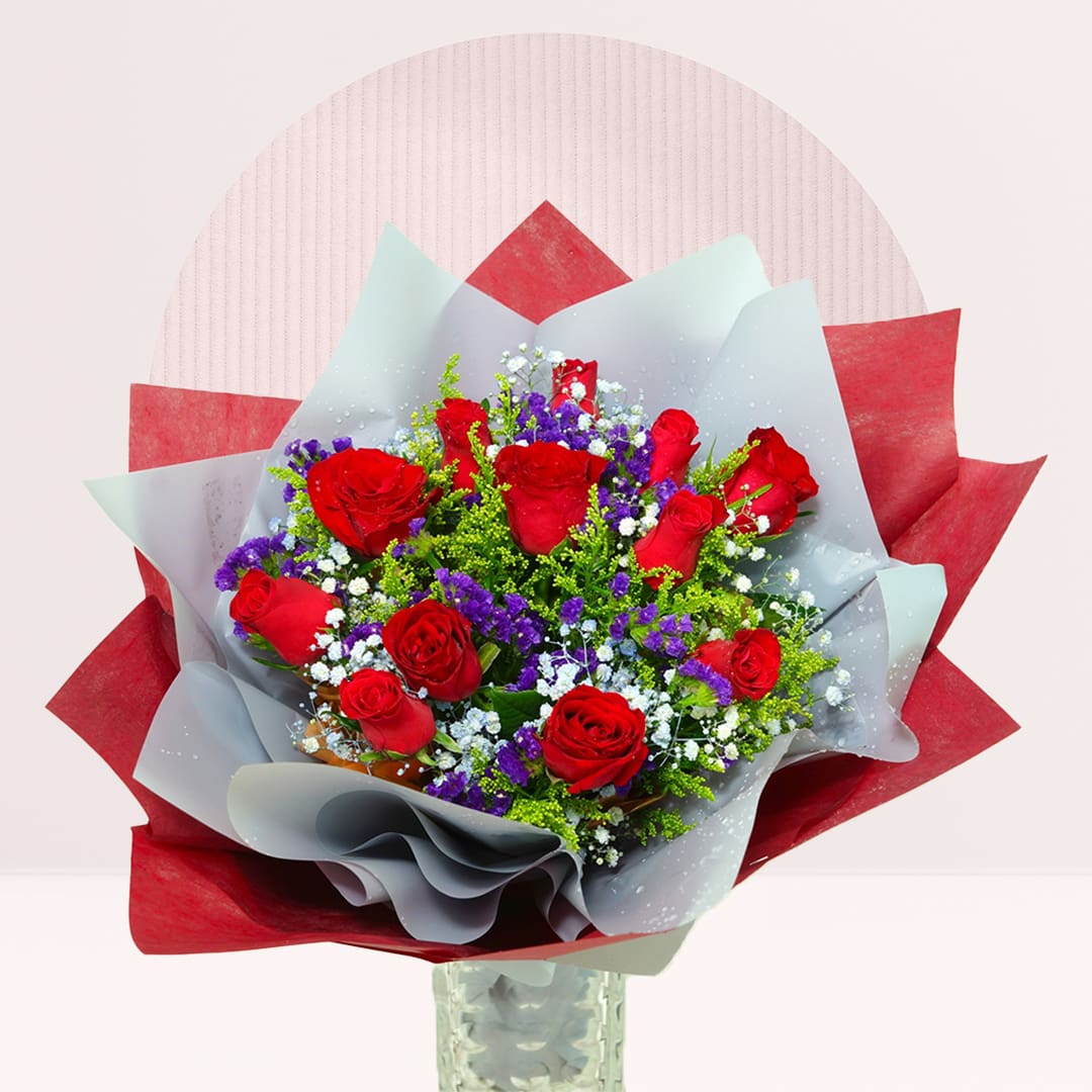 Rose Bouquet Red rose Valentine vase arrangement with fresh red roses