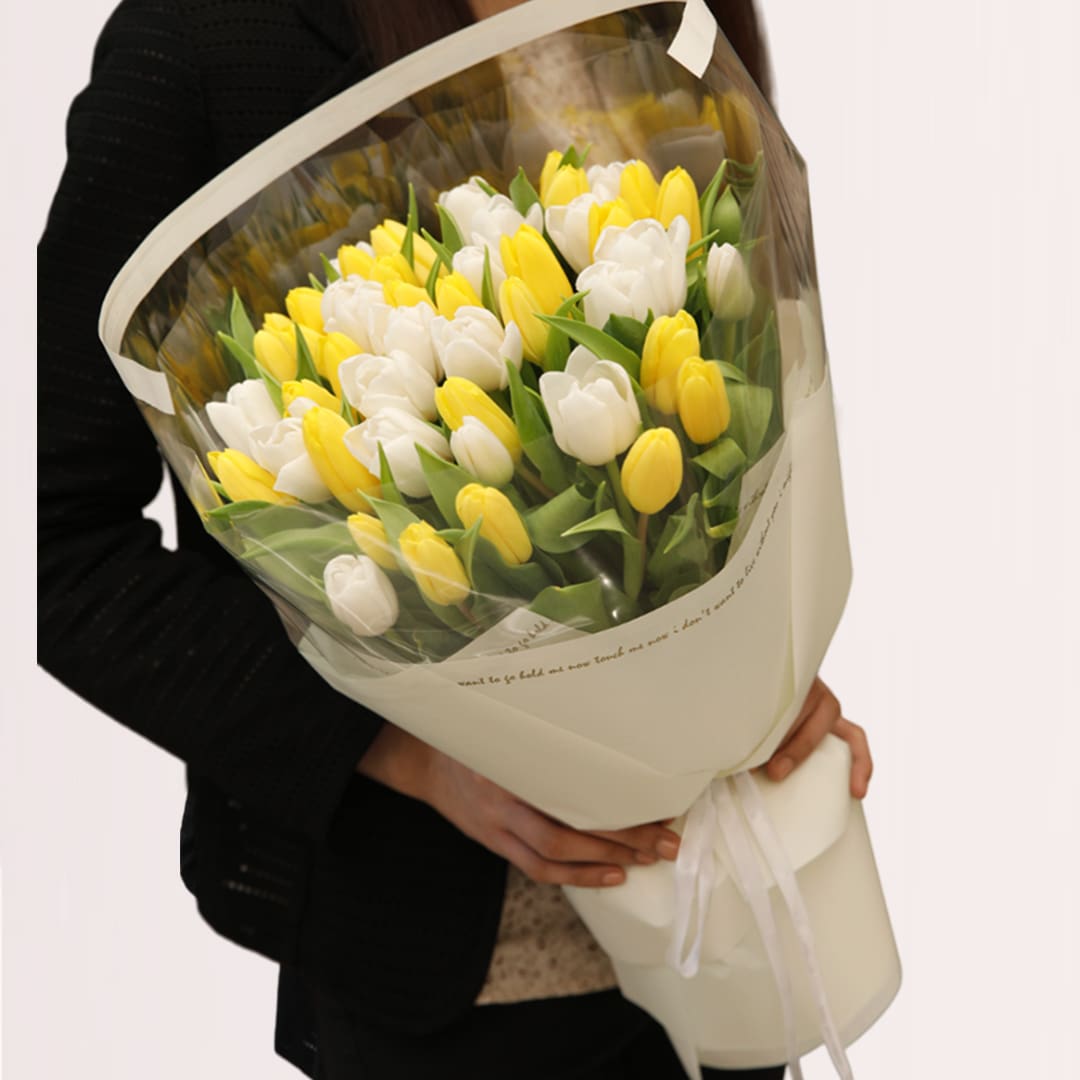1 (3) Grand hand bouquet of 35 fresh white and yellow tulip stems.