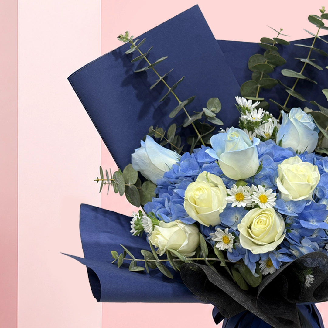 blue-hydrangea-rose-bouquet_003