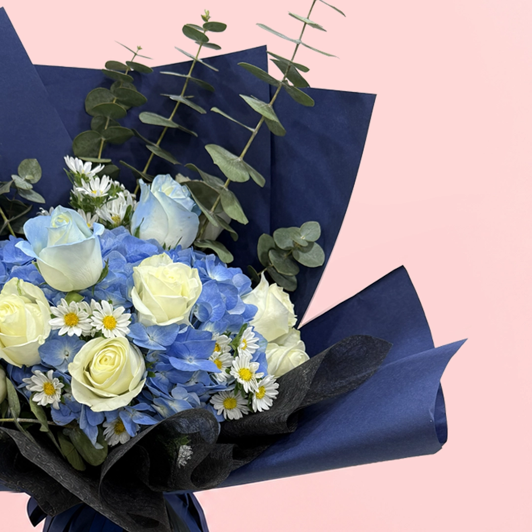 blue-hydrangea-rose-bouquet_004
