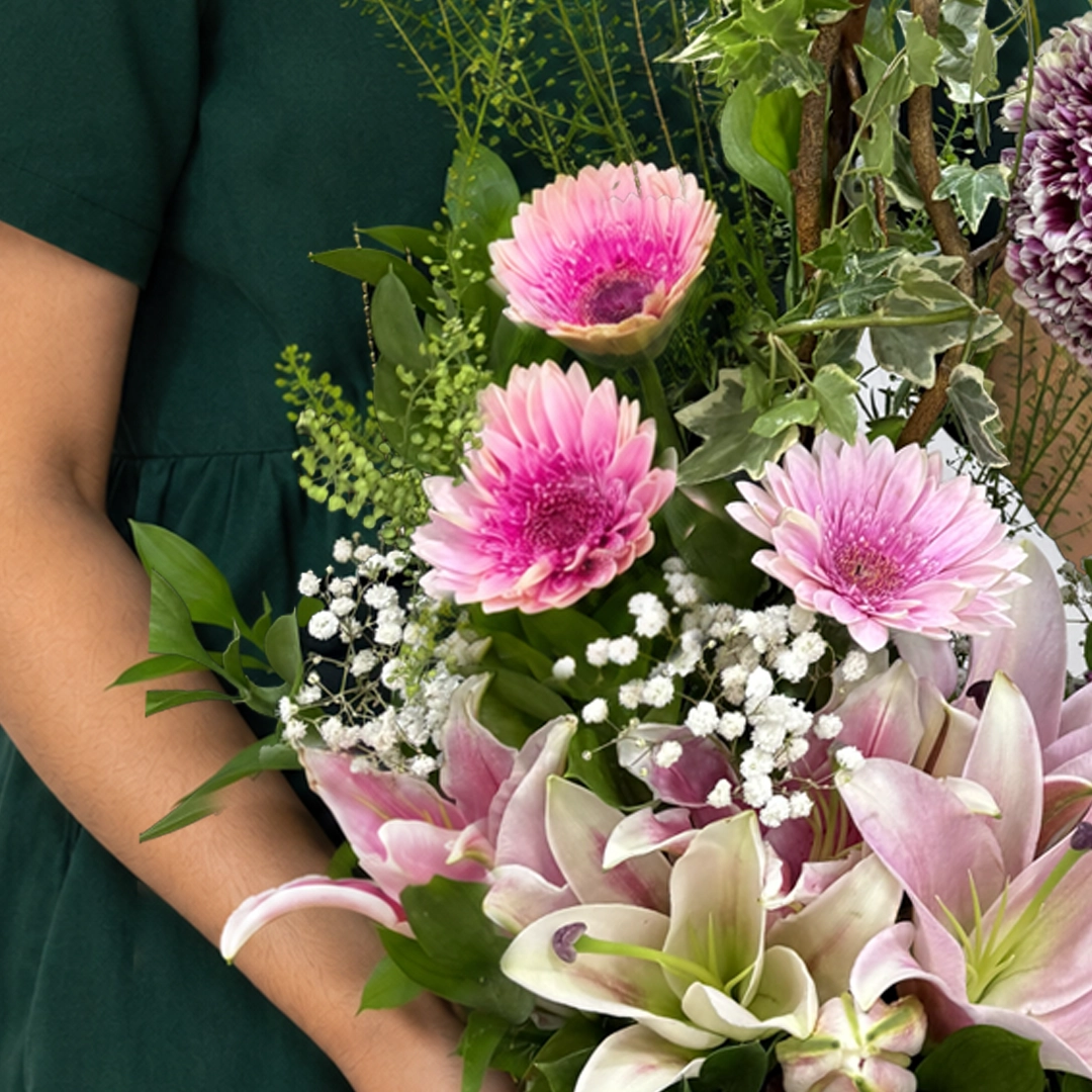 purple-chrysanthemum-gerbera-basket_03